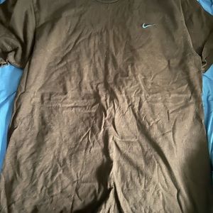BROWN AND BLUE SHORT SLEEVE NIKE